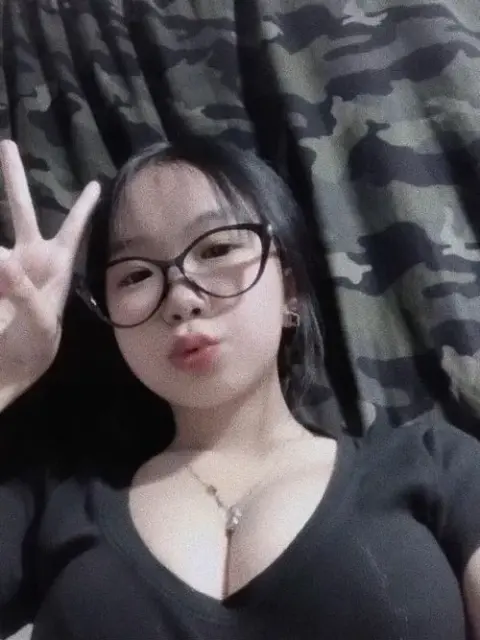 30 Ảnh Gái Xinh Phồng Má Chu Mỏ dễ thương và sức hút từ biểu cảm duyên dáng